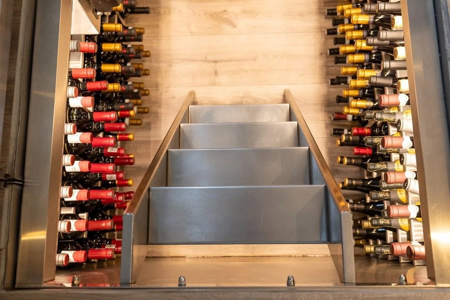 Wine ladder and accessories for wine storage