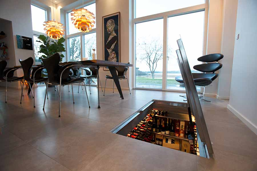 DIY underground wine cellar with elegant design and glass door